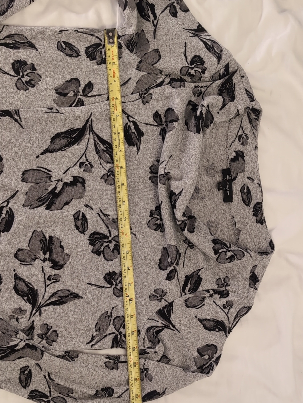 Lily Morgan Grey and Black Floral Print Top/Sweater (L) - Picture 5 of 5